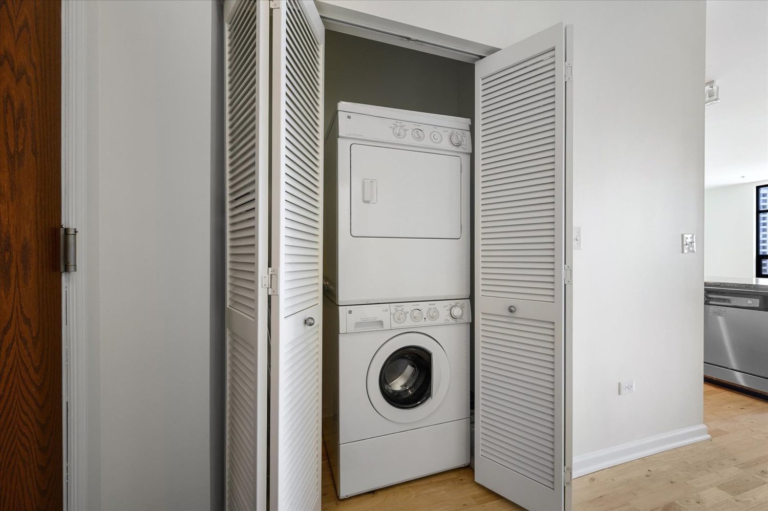 1255 South State Street, Unit 1913 Chicago, IL 60605 - Photo 7 of 21 a view of washer and dryer