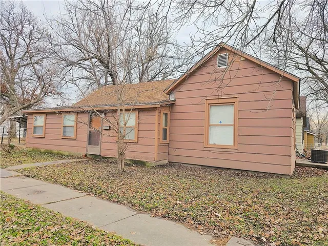 $97,000 | 301 South 3rd Street, Iola, KS 66749