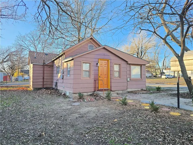 $97,000 | 301 South 3rd Street, Iola, KS 66749