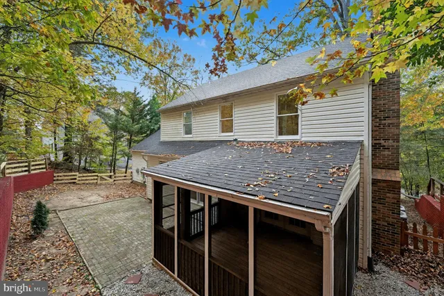 a view of a yard in front of a house with large tree