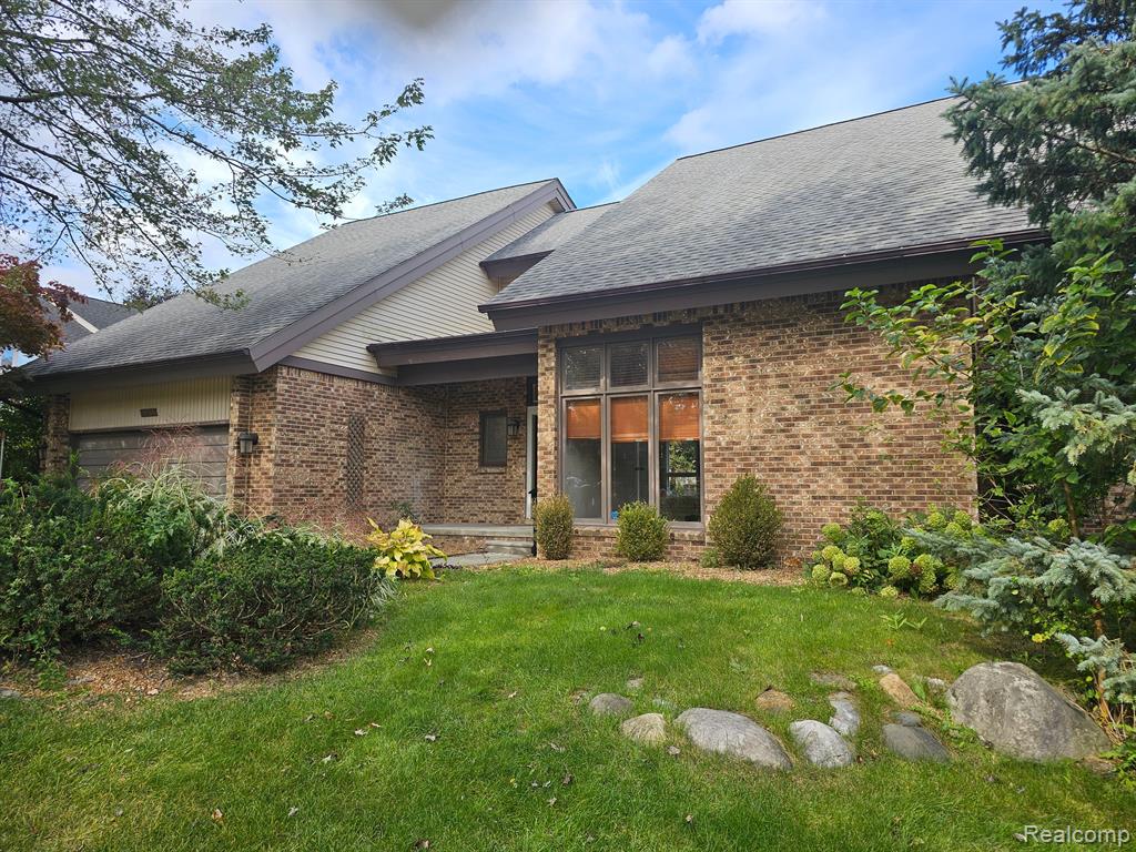 31280 Country Ridge Circle Farmington Hills, MI 48331 - Photo 3 of 4