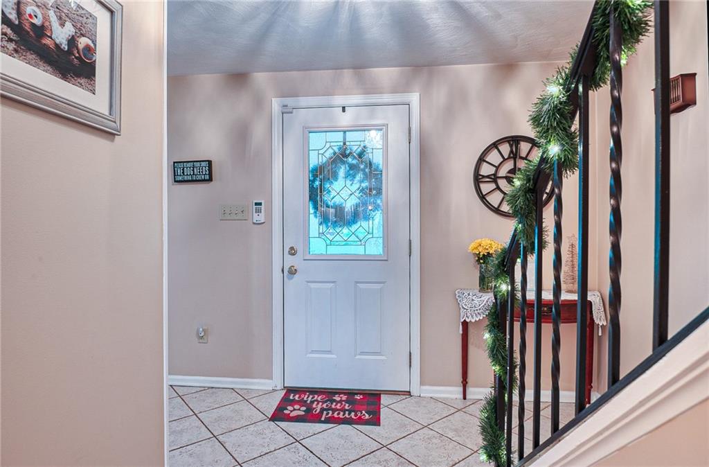 3223 Ridgeway Road Greensburg, PA 15601 - Photo 5 of 25 ENTRYWAY