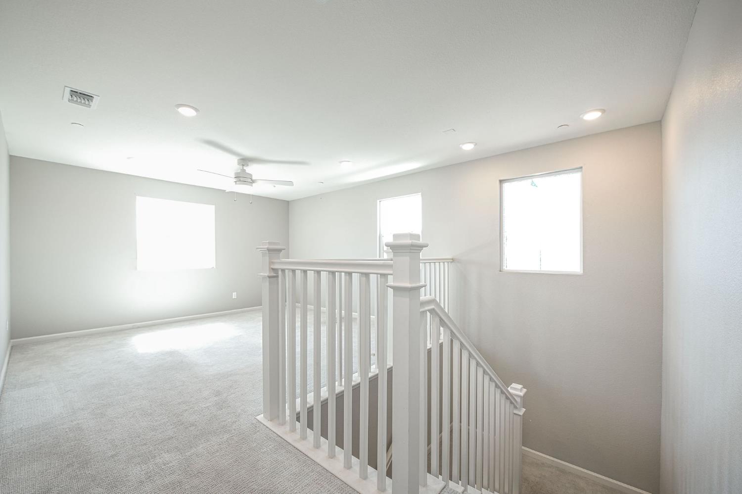 987 North Filbert Avenue Fresno, CA 93727 - Photo 18 of 38 loft