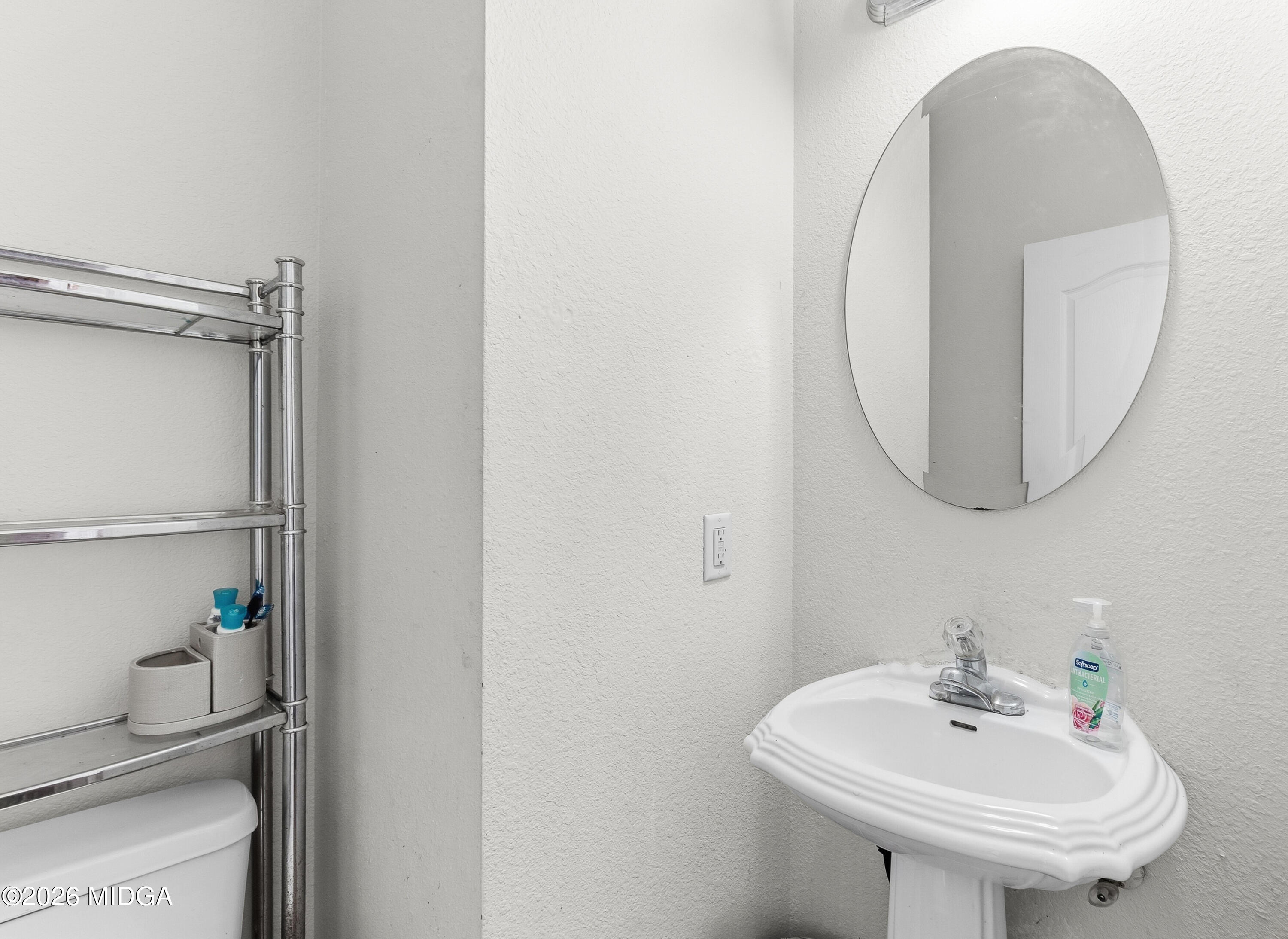 106 Shiloh Court Macon, GA 31206 - Photo 30 of 46 a bathroom with a sink and a mirror