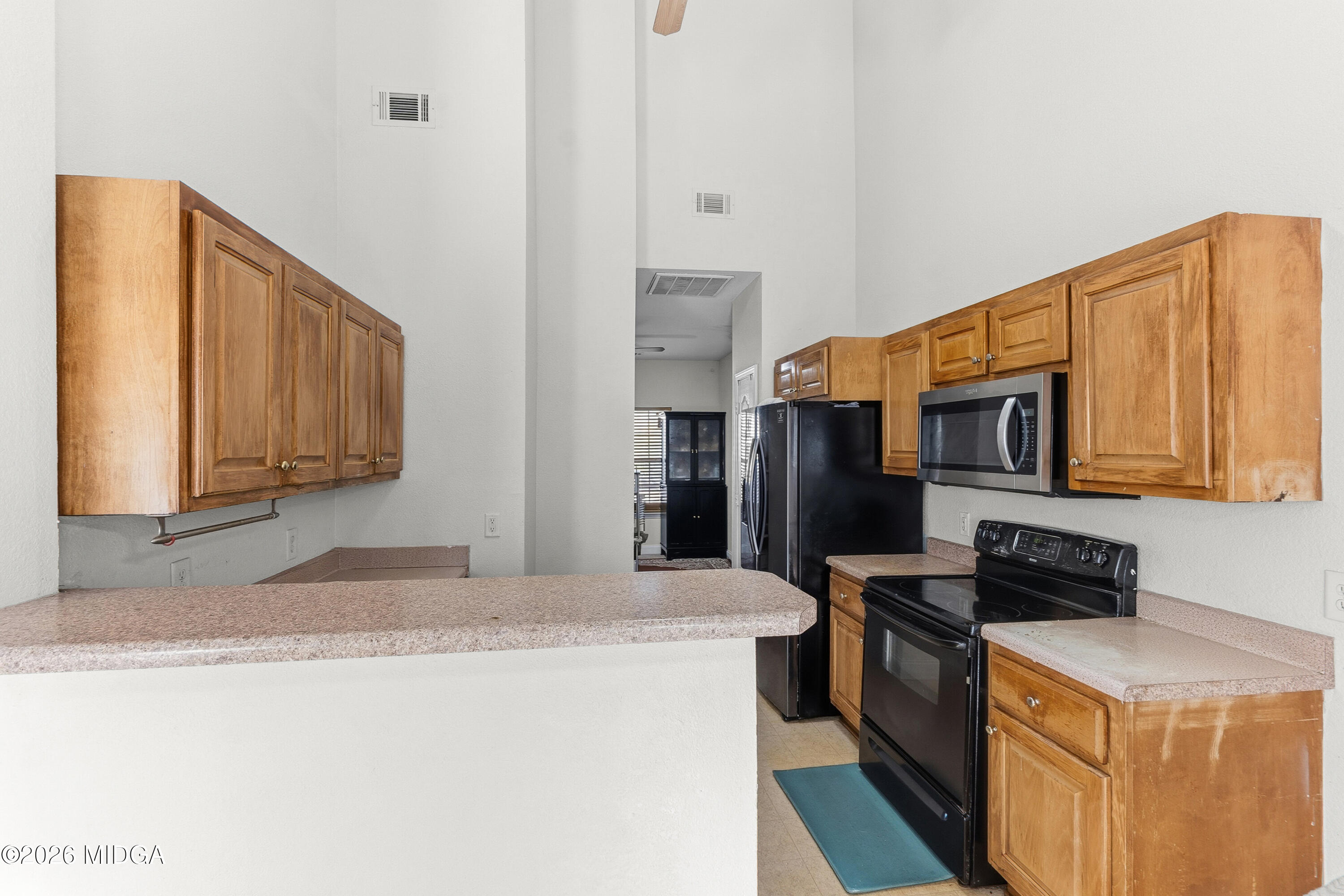 106 Shiloh Court Macon, GA 31206 - Photo 10 of 46 a kitchen that has a microwave a sink and a stove in it