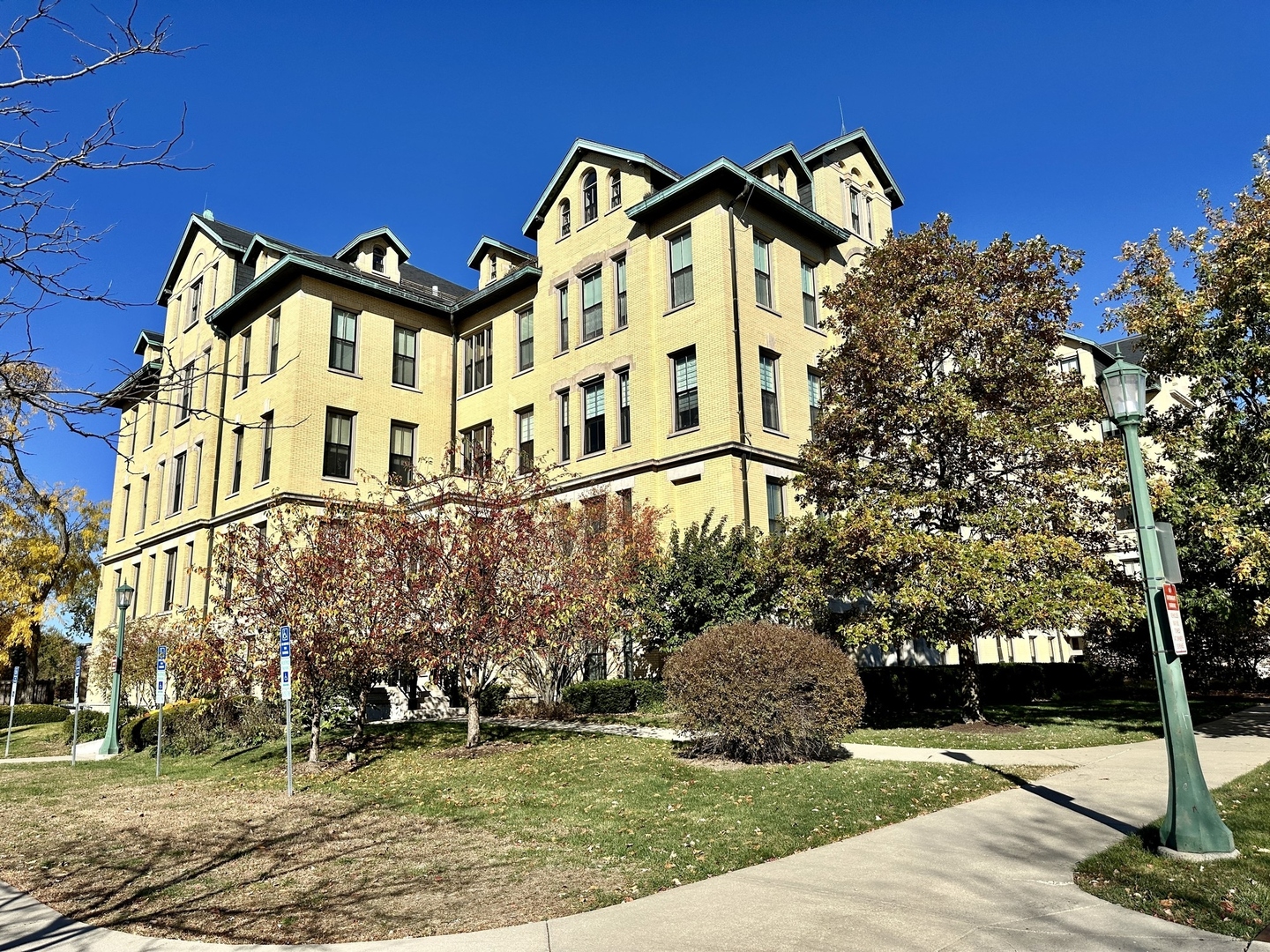 1041 Ridge Road, Unit 303 Wilmette, IL 60091 - Photo 20 of 23 Gallery Image 20