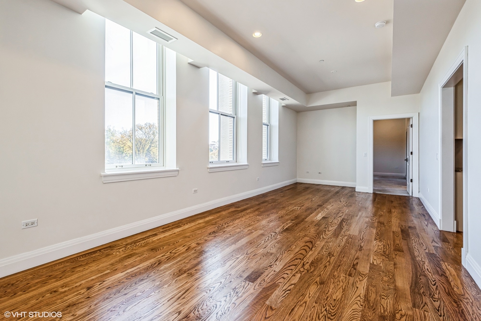 1041 Ridge Road, Unit 303 Wilmette, IL 60091 - Photo 3 of 23 Gallery Image 3