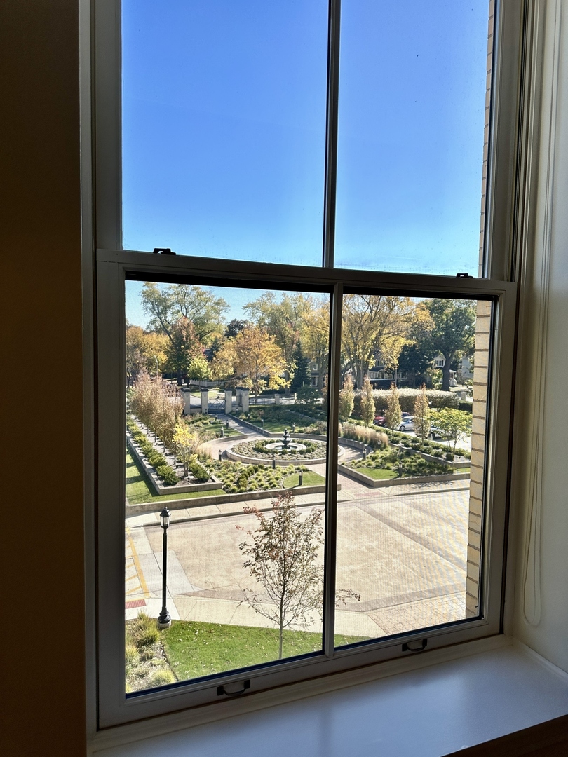 1041 Ridge Road, Unit 303 Wilmette, IL 60091 - Photo 6 of 23 Gallery Image 6