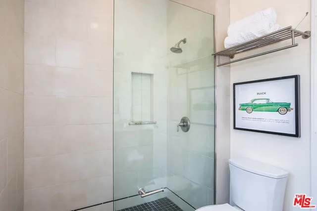 $18,500 | 941 North Norman Place, Los Angeles, CA 90049