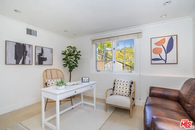 $18,500 | 941 North Norman Place, Los Angeles, CA 90049