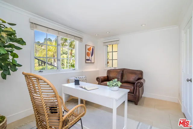 $18,500 | 941 North Norman Place, Los Angeles, CA 90049