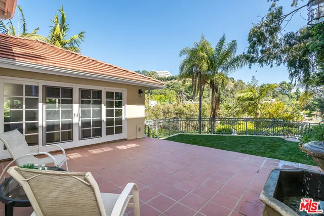 $18,500 | 941 North Norman Place, Los Angeles, CA 90049