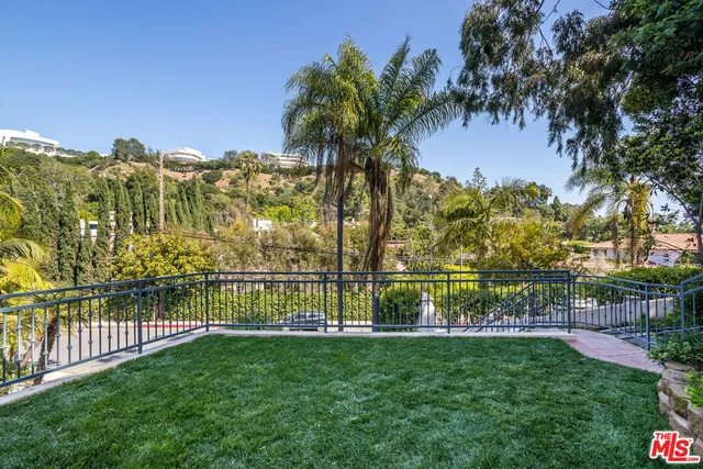 $18,500 | 941 North Norman Place, Los Angeles, CA 90049