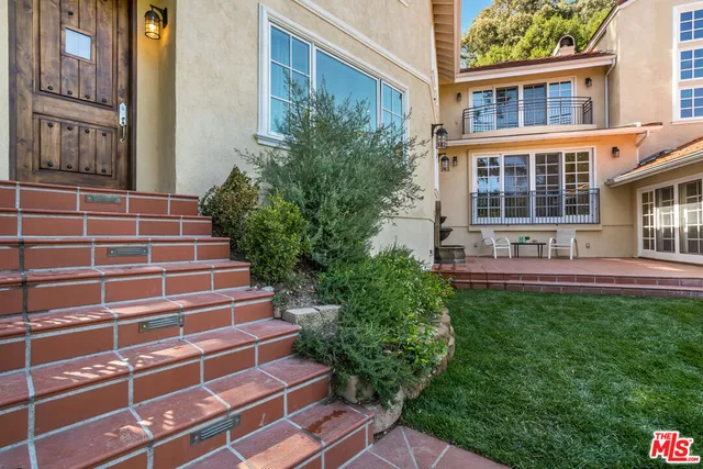 $18,500 | 941 North Norman Place, Los Angeles, CA 90049