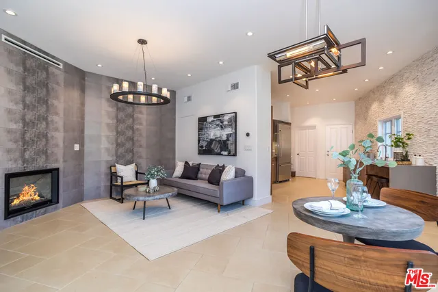 $18,500 | 941 North Norman Place, Los Angeles, CA 90049