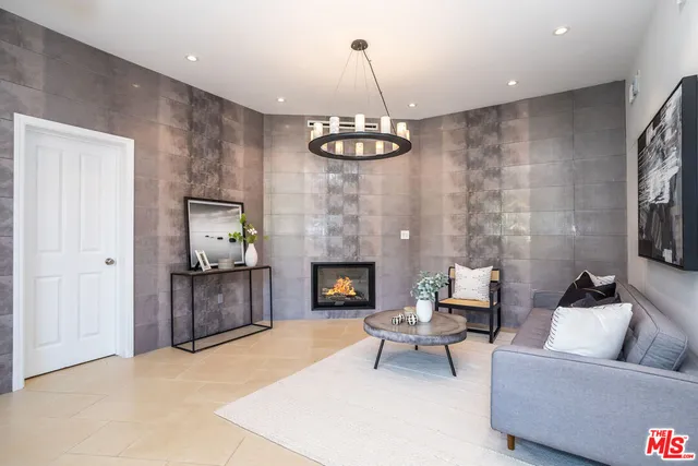 $18,500 | 941 North Norman Place, Los Angeles, CA 90049