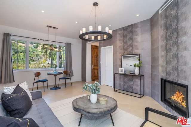 $18,500 | 941 North Norman Place, Los Angeles, CA 90049