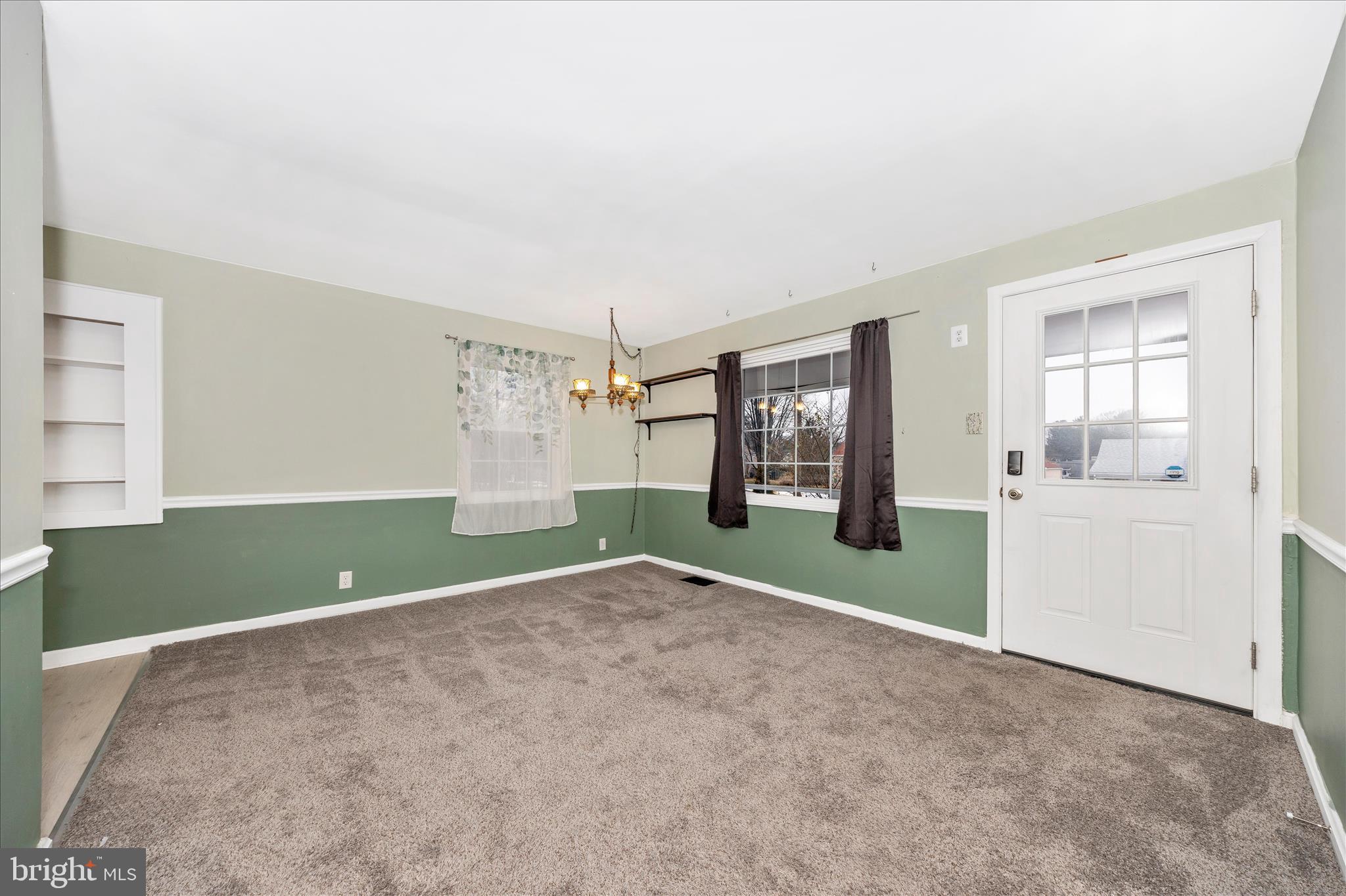 1230 Crescent Road Hagerstown, MD 21742 - Photo 4 of 43