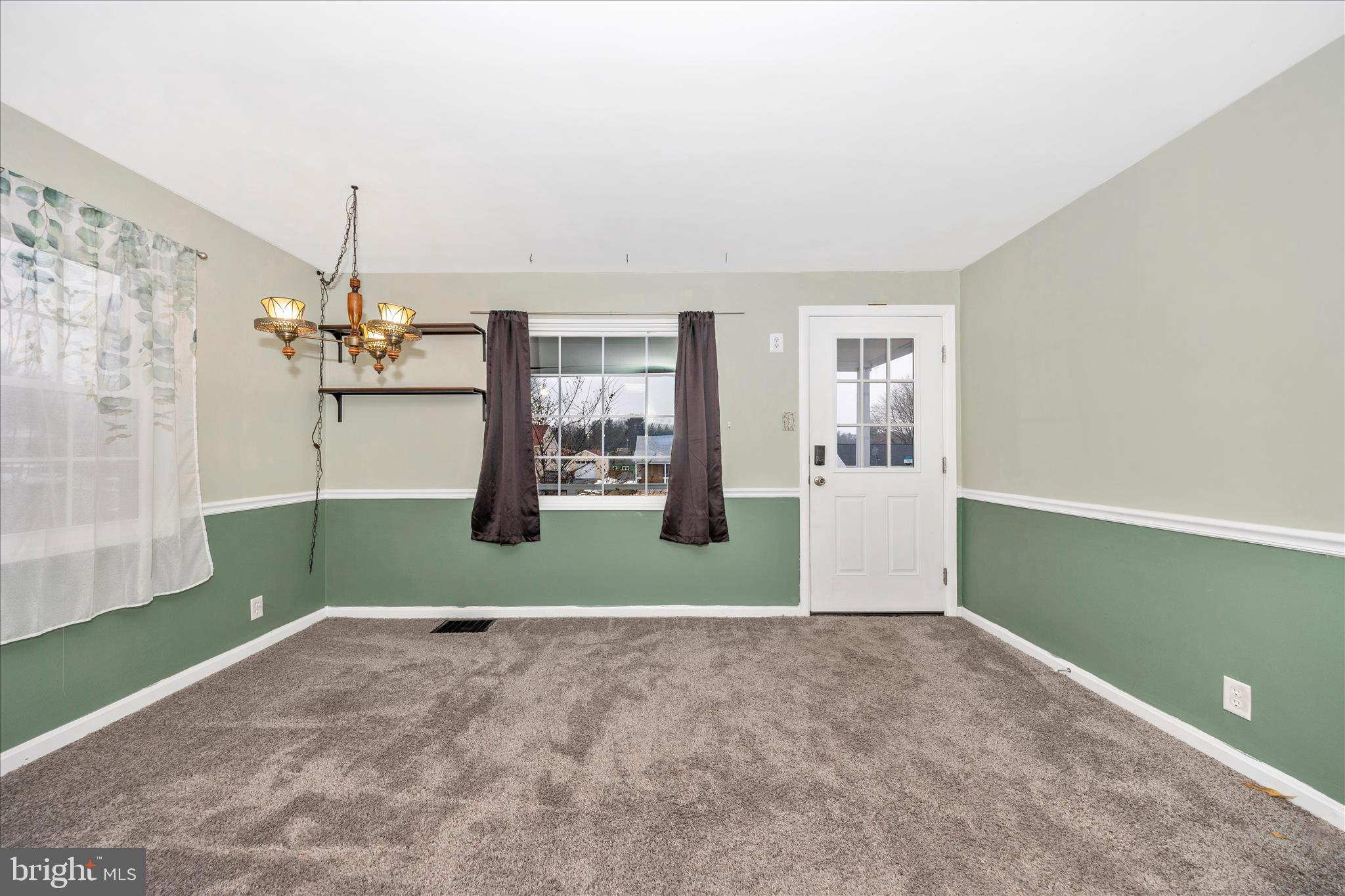 1230 Crescent Road Hagerstown, MD 21742 - Photo 5 of 43