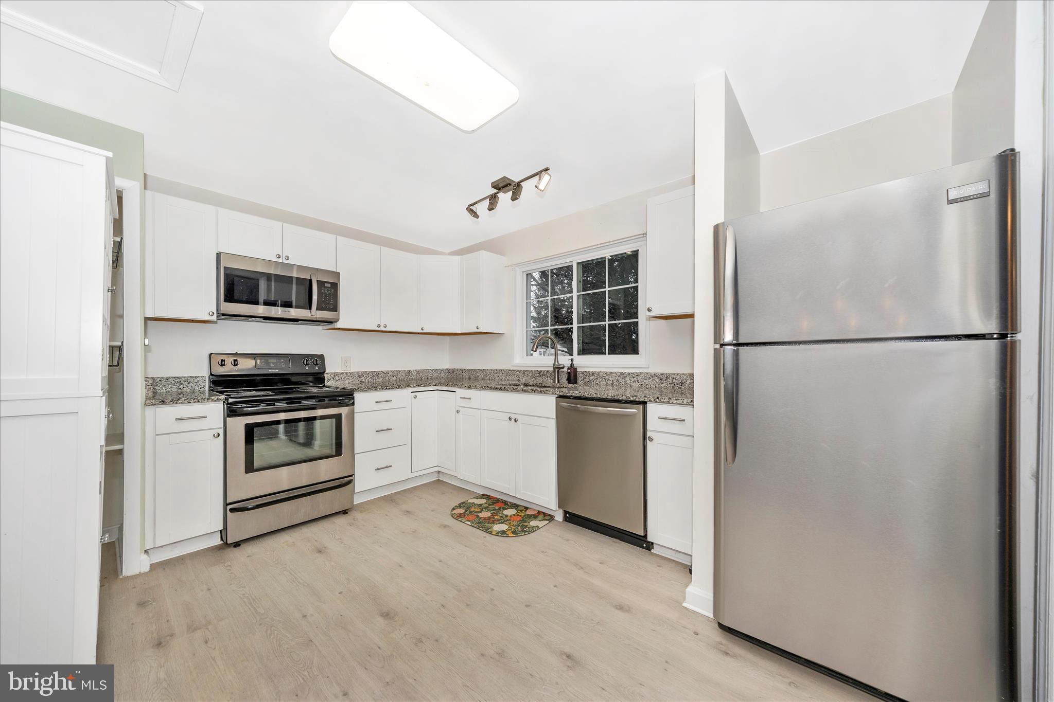 1230 Crescent Road Hagerstown, MD 21742 - Photo 7 of 43 Stainless Steel Appliances