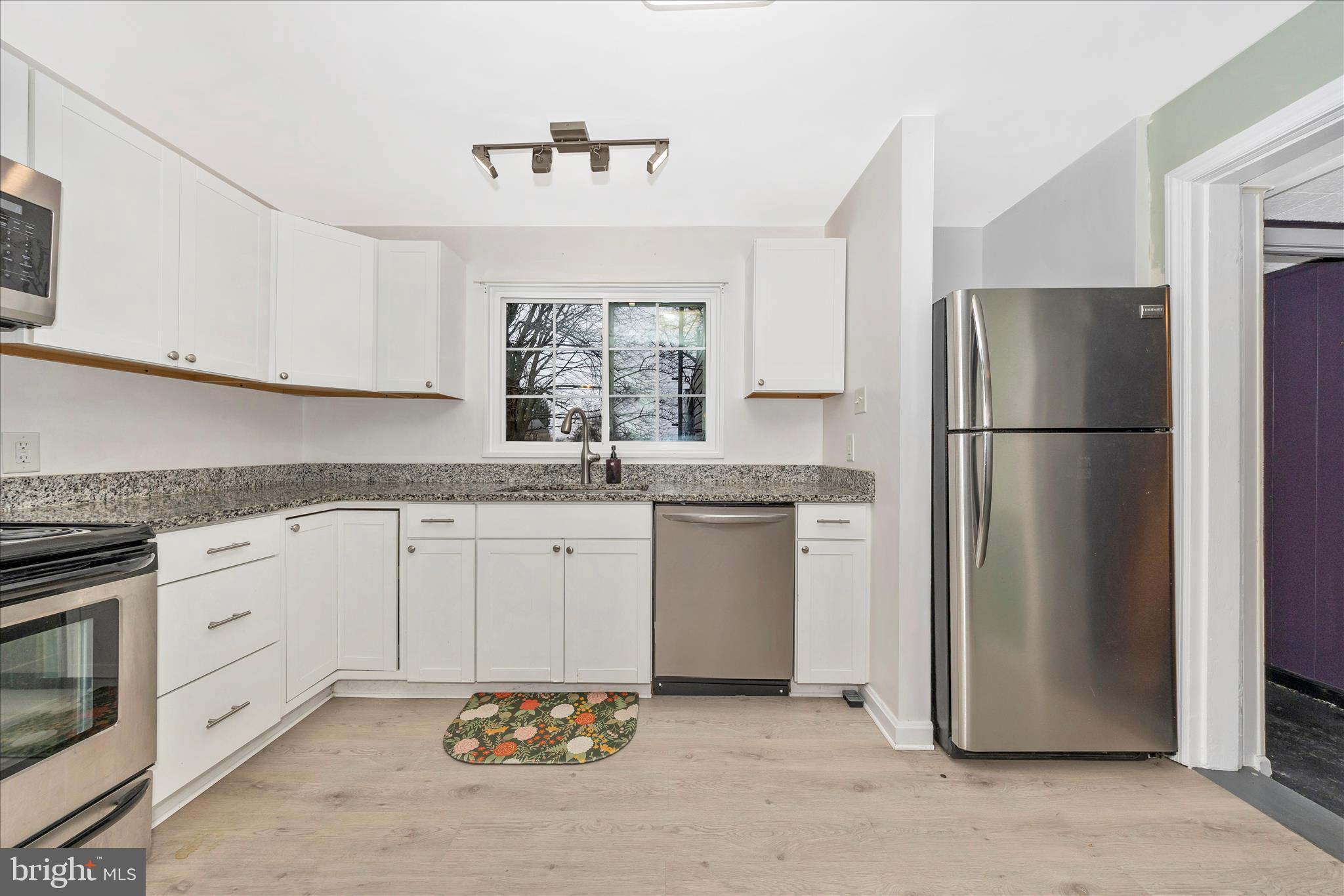 1230 Crescent Road Hagerstown, MD 21742 - Photo 8 of 43 Newer Kitchen
