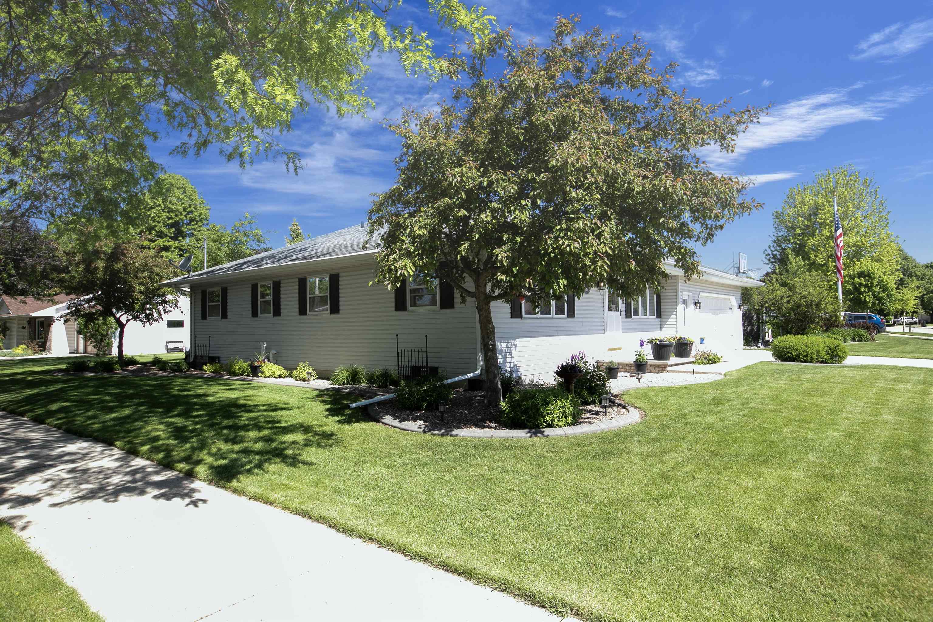 2909 South Summerset Drive Appleton, WI 54915 - Photo 3 of 42