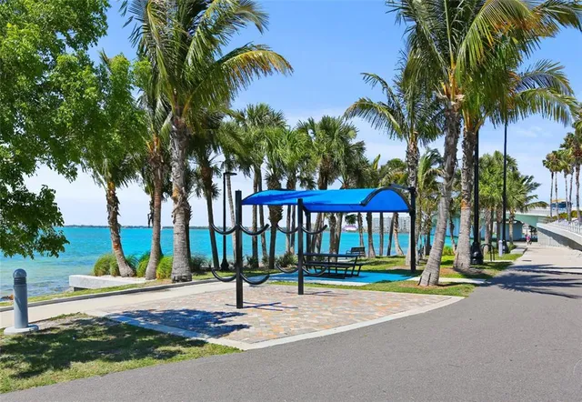 a view of yard in front of house