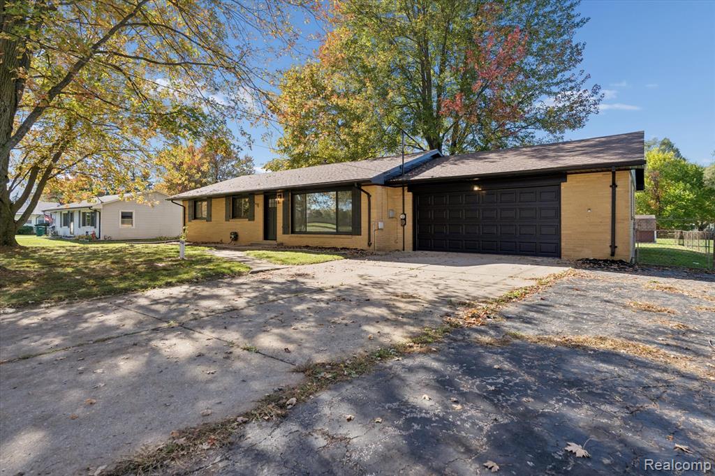 241 Raleigh Place Lennon, MI 48449 - Photo 3 of 45 Gallery Image 3