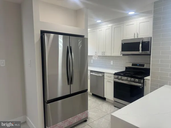 $259,900 | 402 Via Cascata Drive, Clementon, NJ 08021