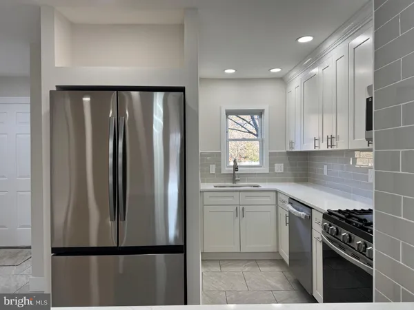 $259,900 | 402 Via Cascata Drive, Clementon, NJ 08021