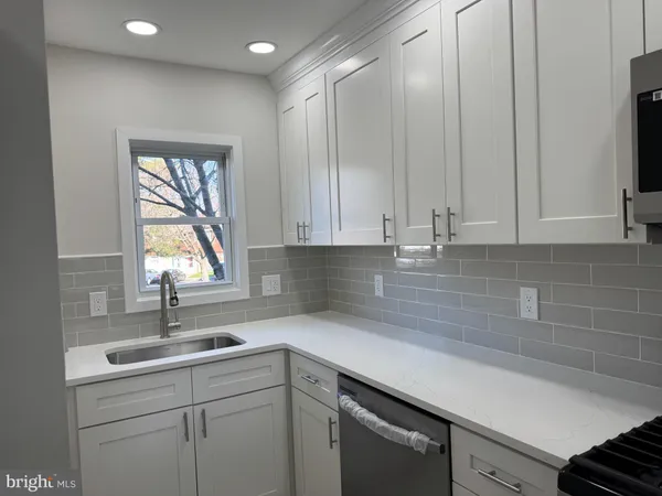 $259,900 | 402 Via Cascata Drive, Clementon, NJ 08021