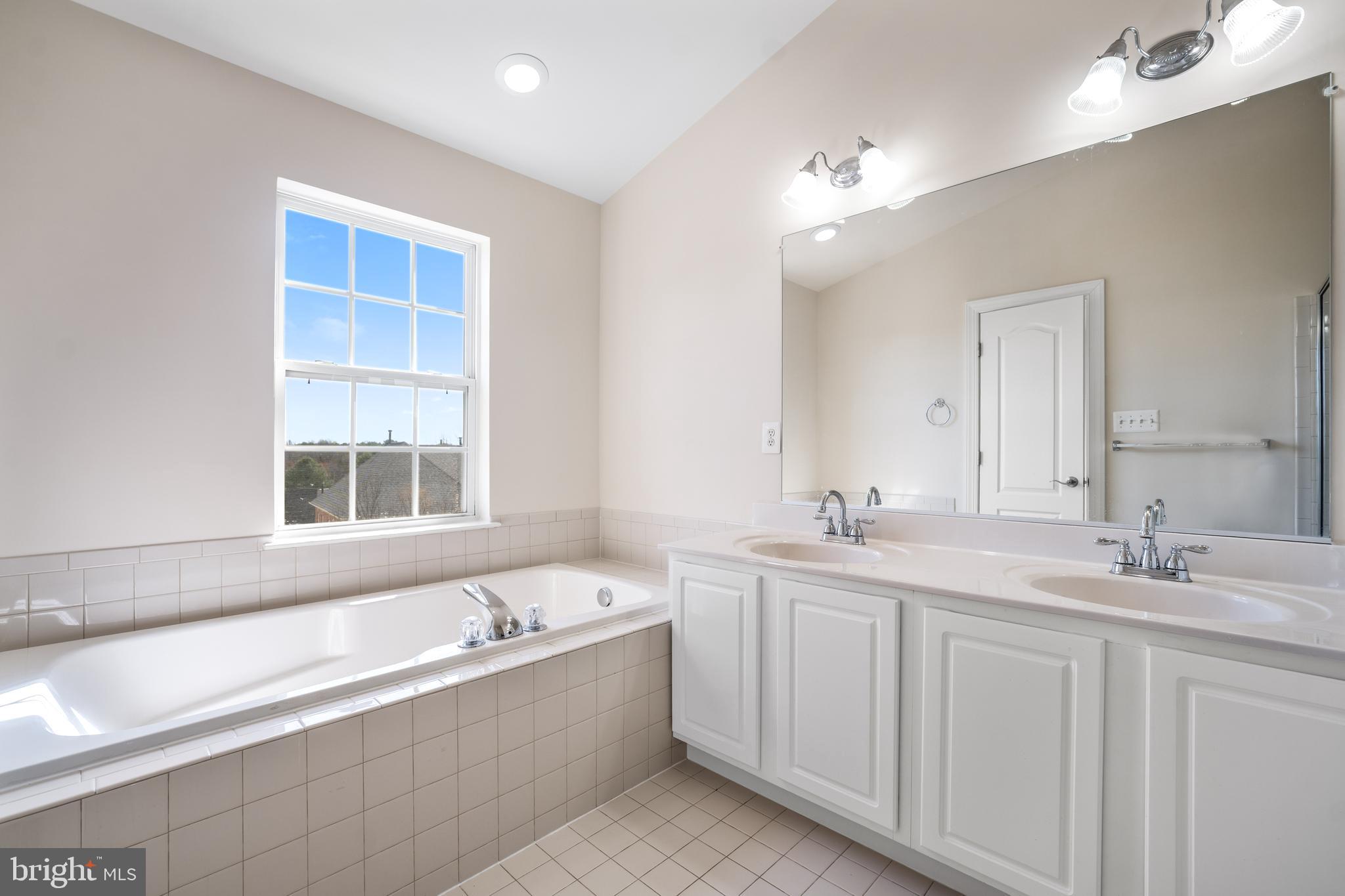 602 Highland Ridge Avenue, Unit 200 Gaithersburg, MD 20878 - Photo 20 of 28