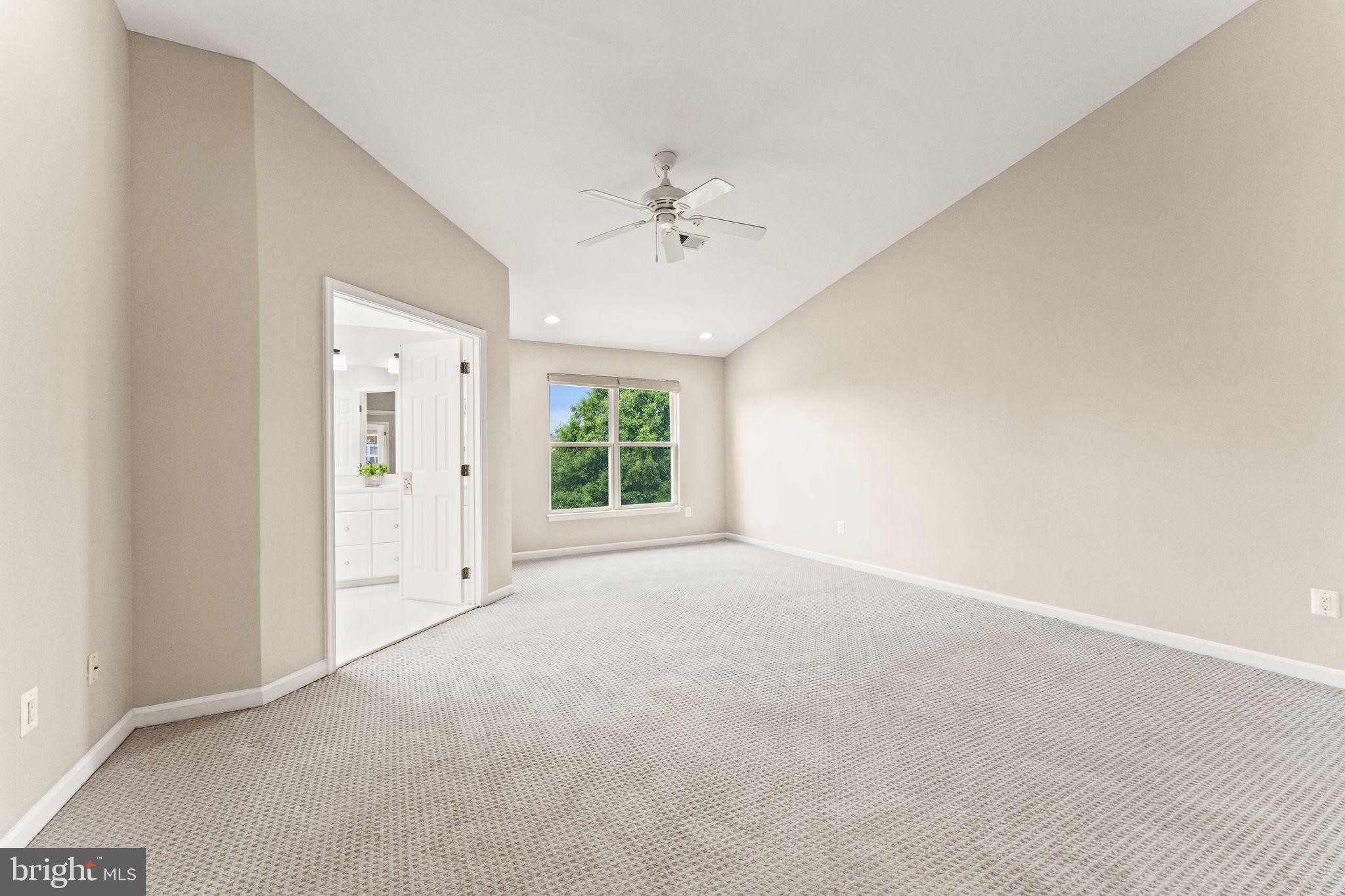 21546 Trowbridge Square Ashburn, VA 20147 - Photo 28 of 68