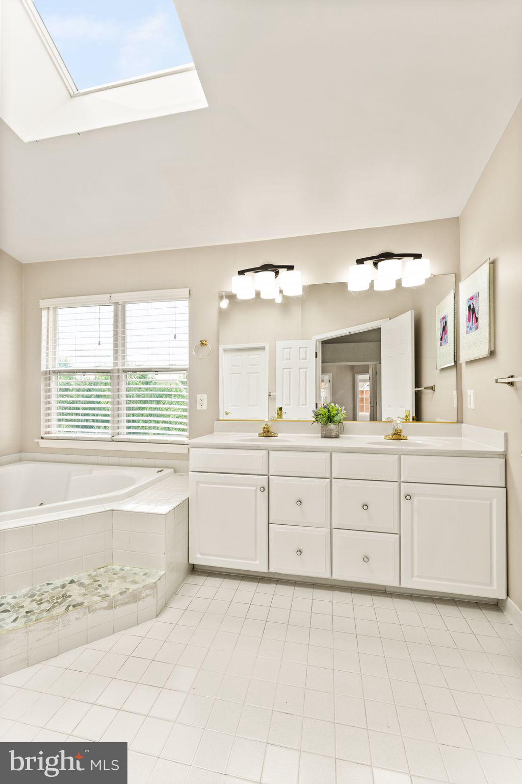 21546 Trowbridge Square Ashburn, VA 20147 - Photo 32 of 68