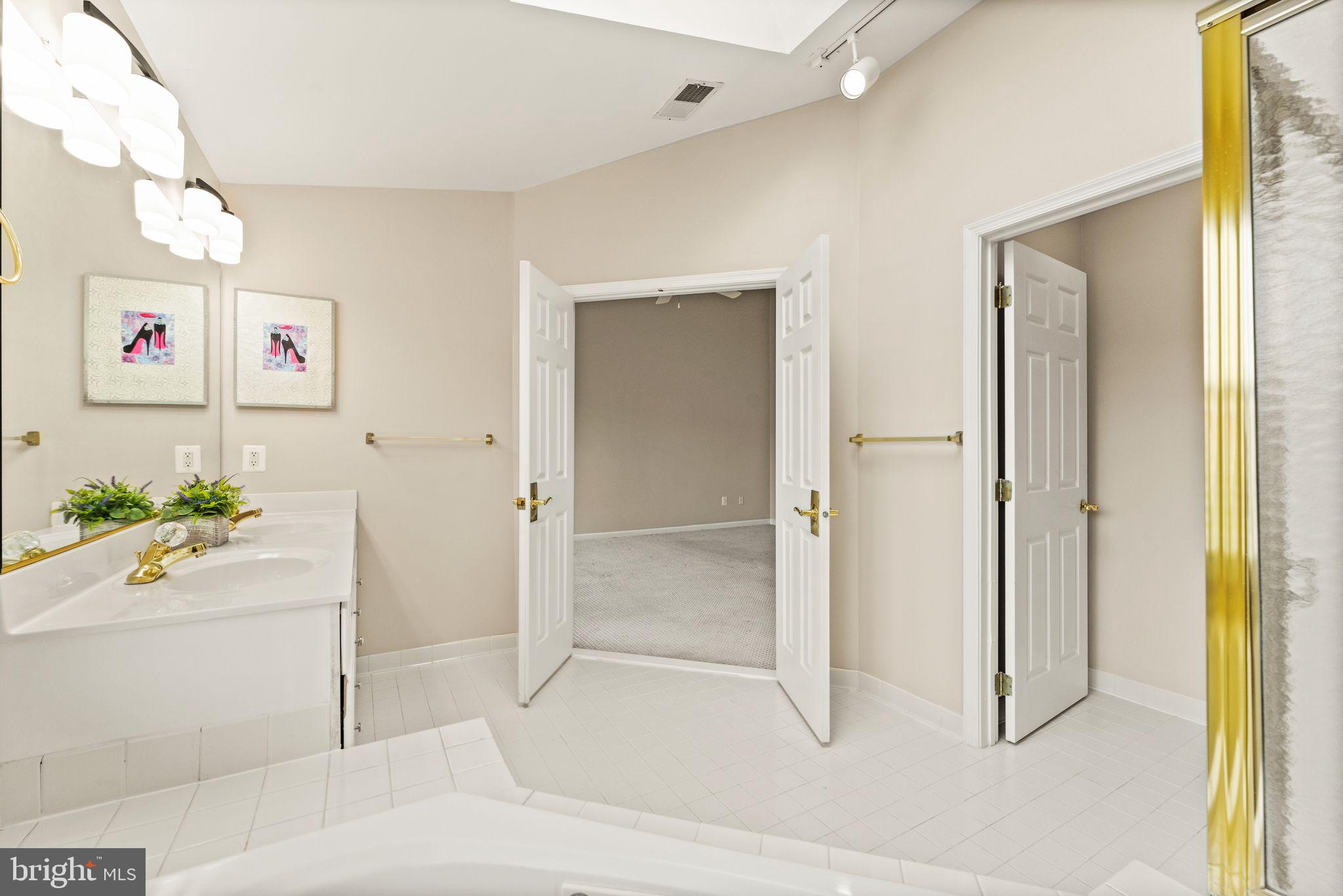 21546 Trowbridge Square Ashburn, VA 20147 - Photo 36 of 68