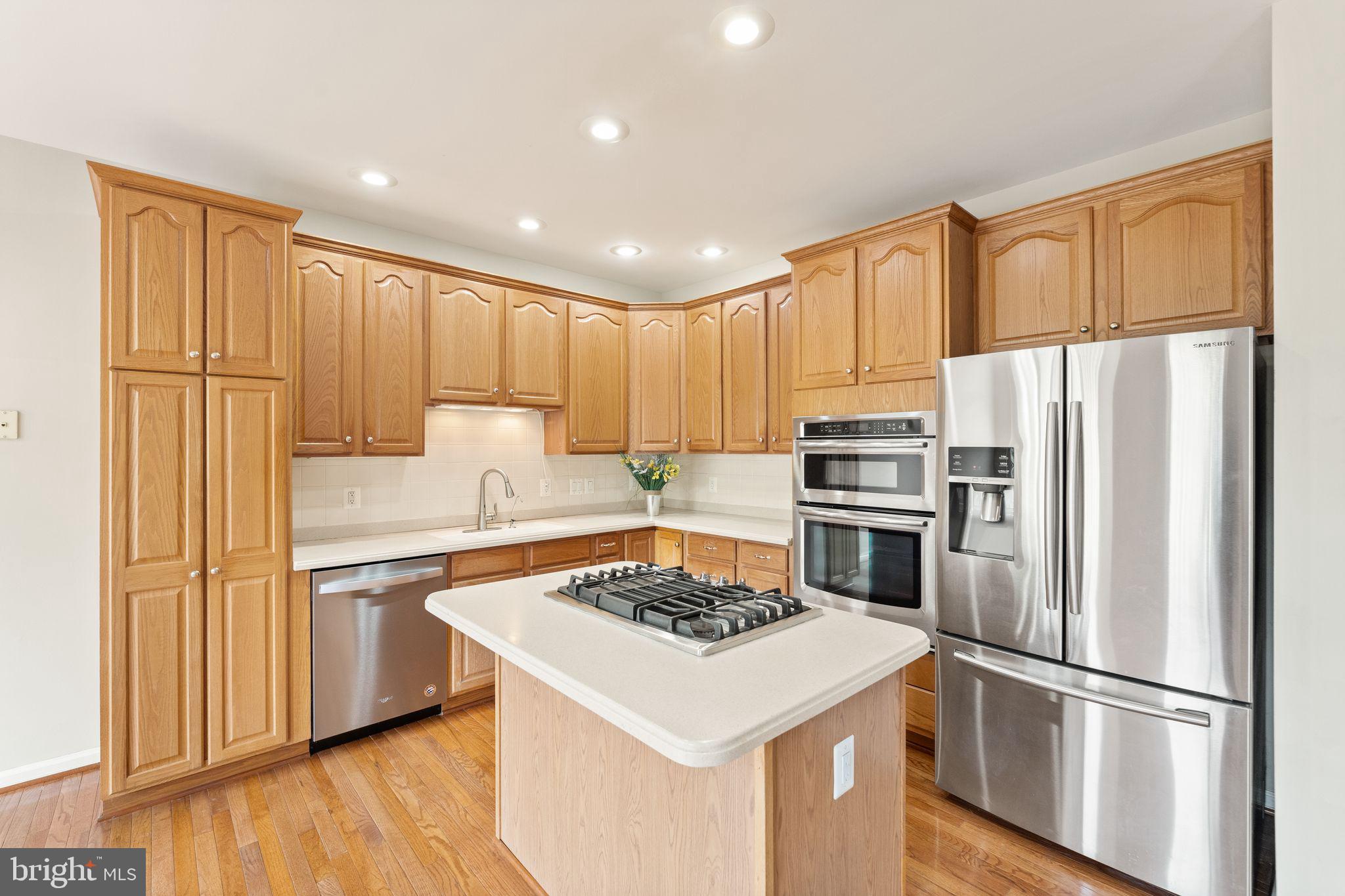 21546 Trowbridge Square Ashburn, VA 20147 - Photo 4 of 68