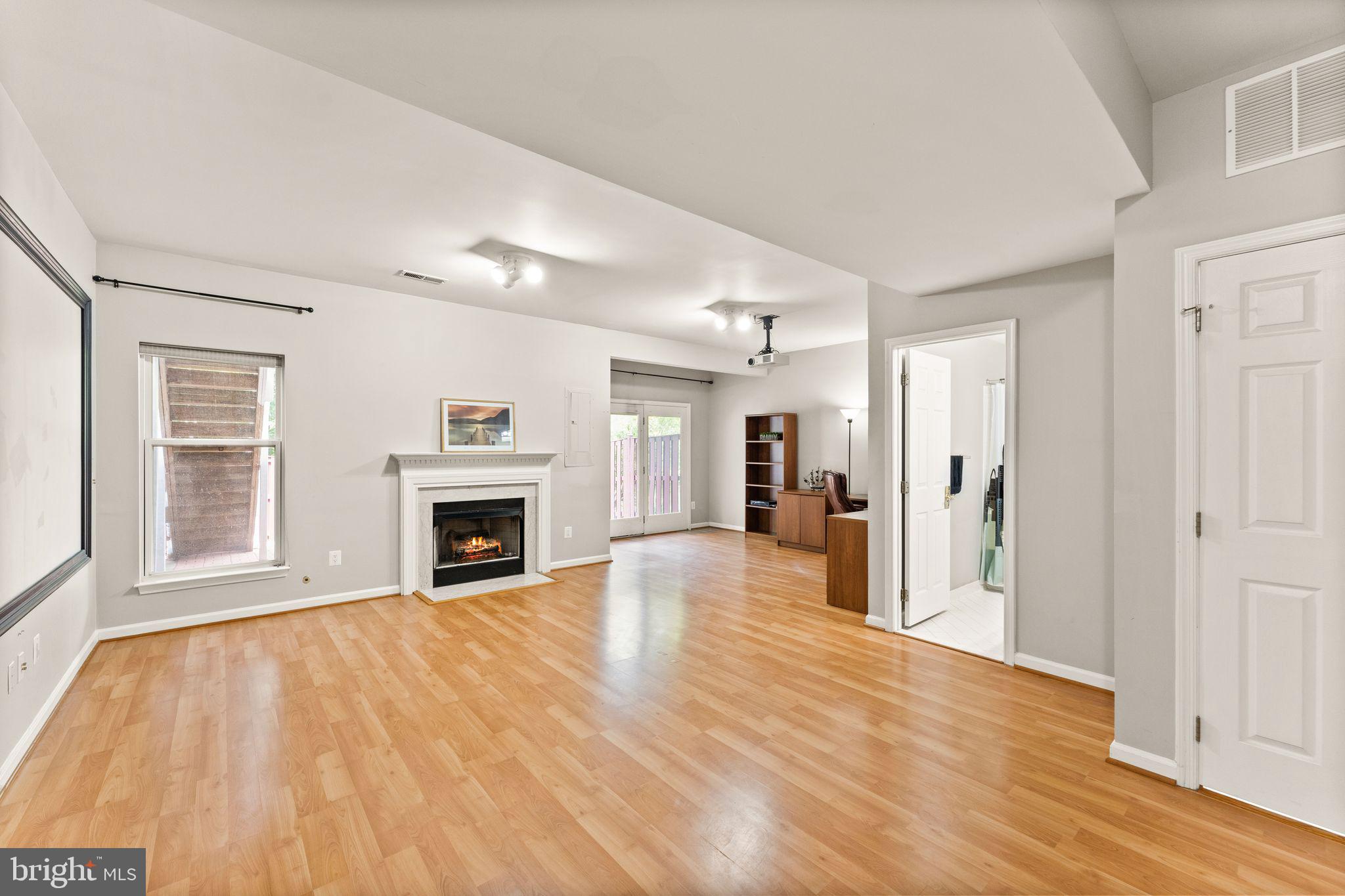 21546 Trowbridge Square Ashburn, VA 20147 - Photo 44 of 68