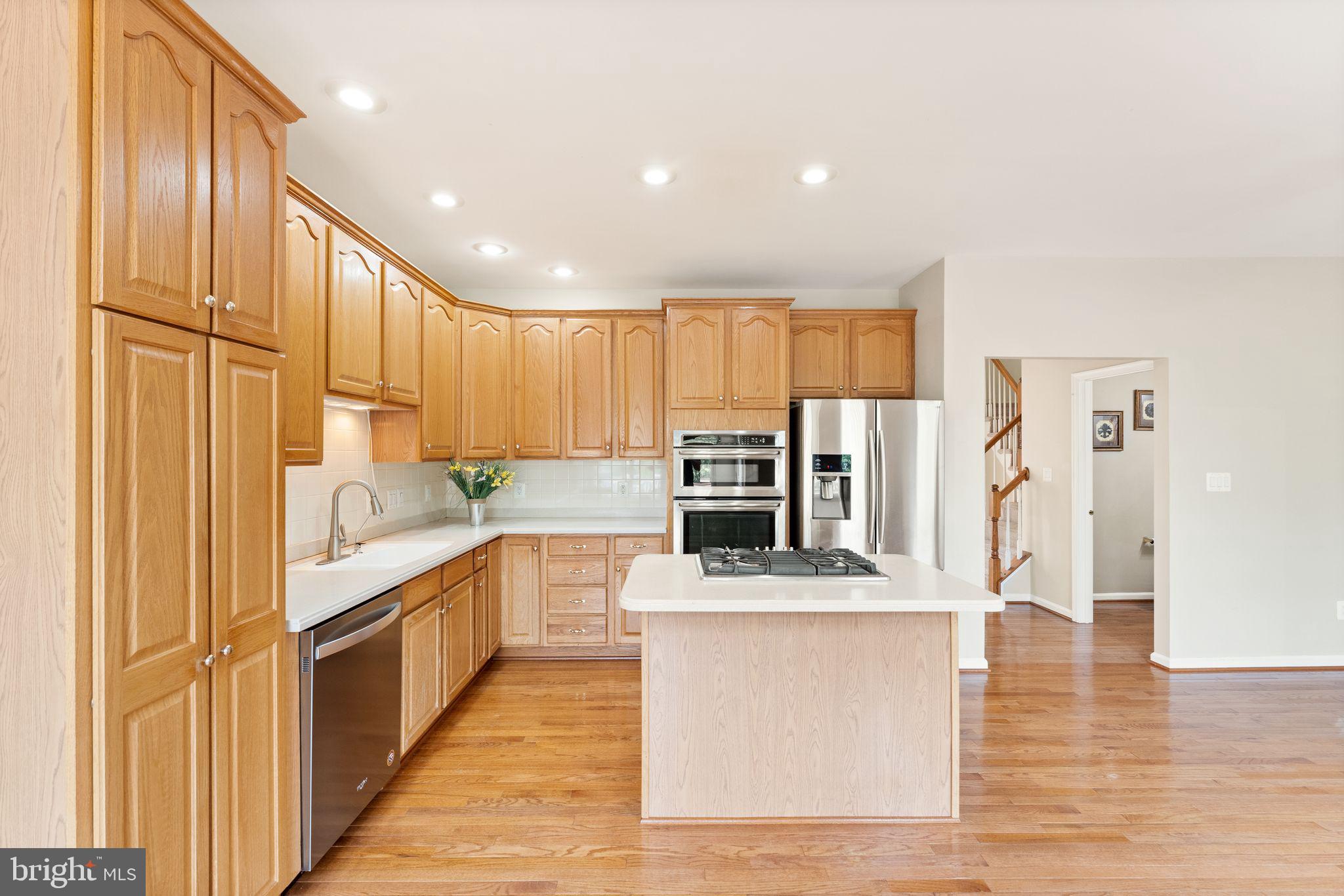 21546 Trowbridge Square Ashburn, VA 20147 - Photo 5 of 68