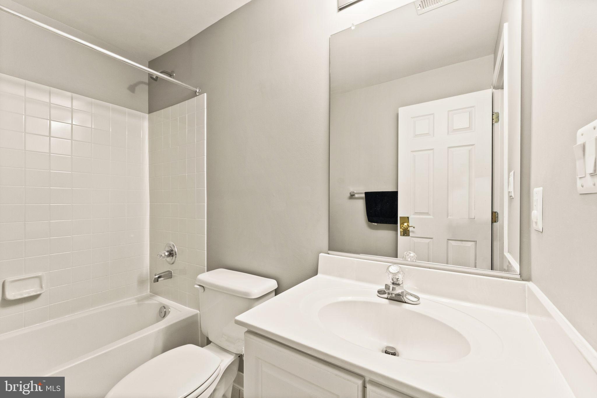 21546 Trowbridge Square Ashburn, VA 20147 - Photo 53 of 68