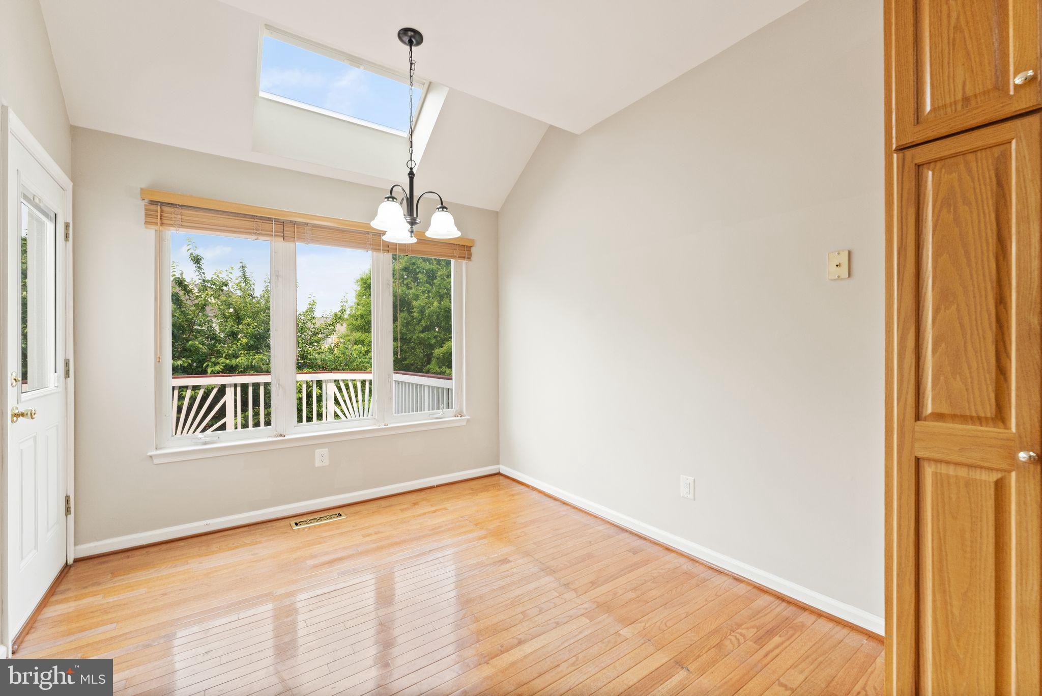 21546 Trowbridge Square Ashburn, VA 20147 - Photo 8 of 68