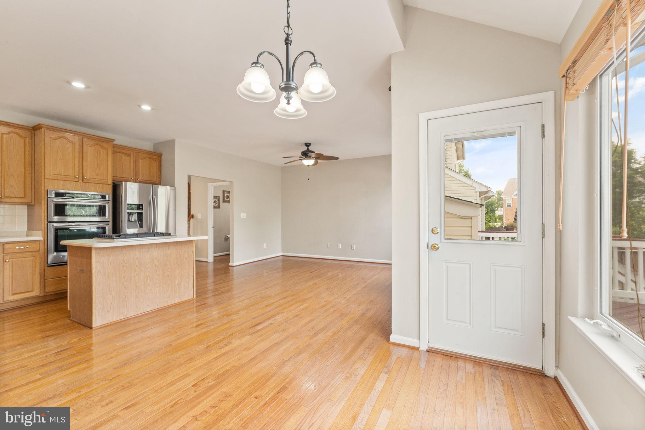 21546 Trowbridge Square Ashburn, VA 20147 - Photo 9 of 68