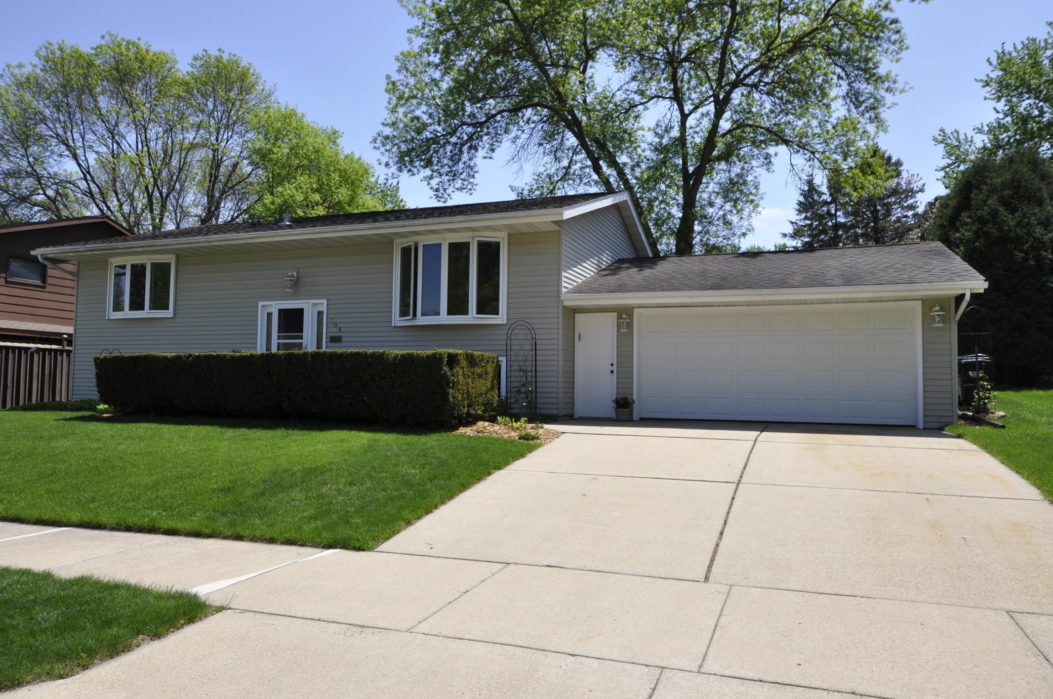 108 26th Street Northwest Rochester, MN 55901 - Photo 2 of 39