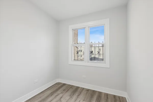 $2,200 | 4044 West Kamerling Avenue, Unit 2, Chicago, IL 60651