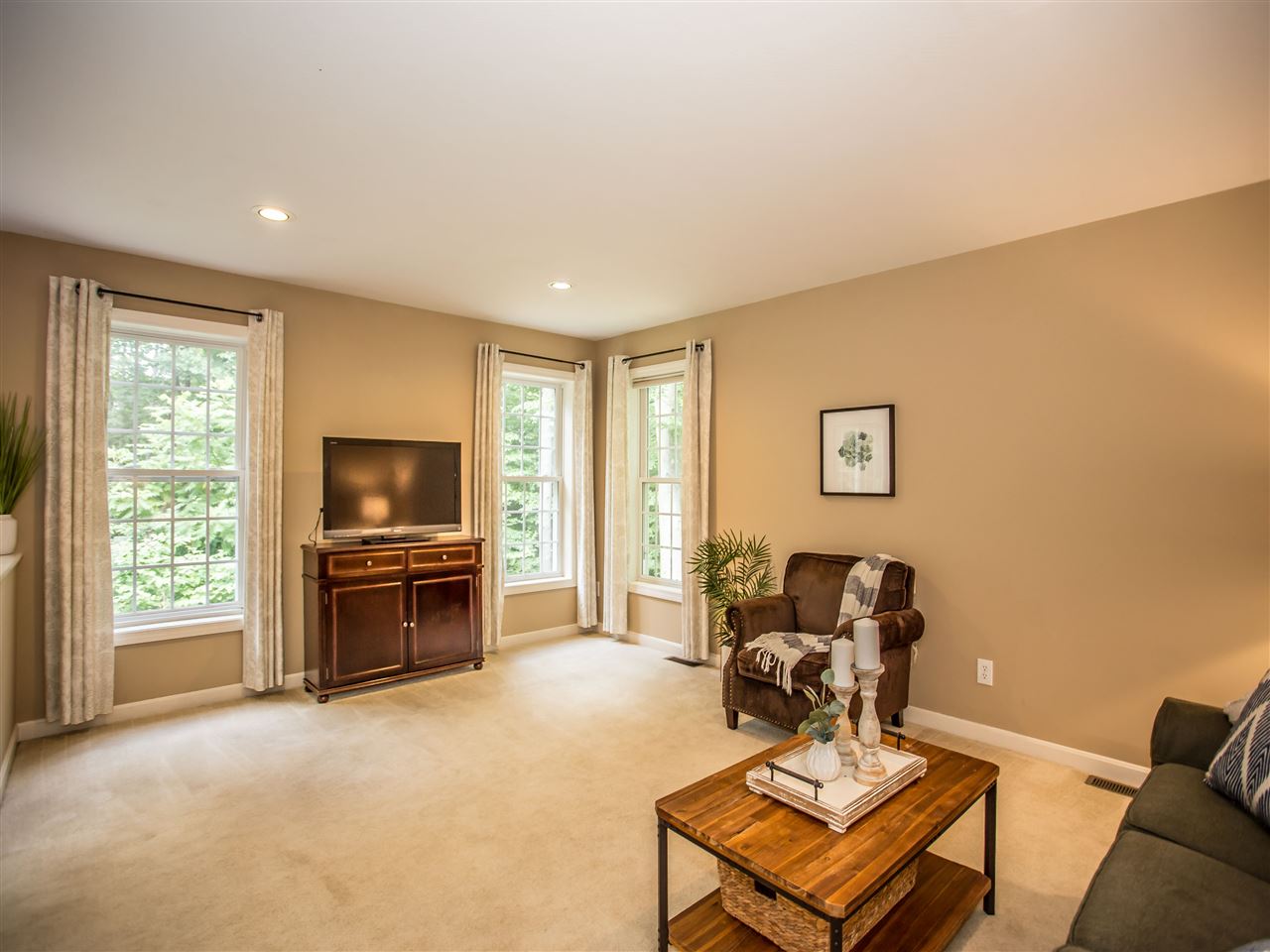 403 Wallace Road Goffstown, NH 03045 - Photo 14 of 39