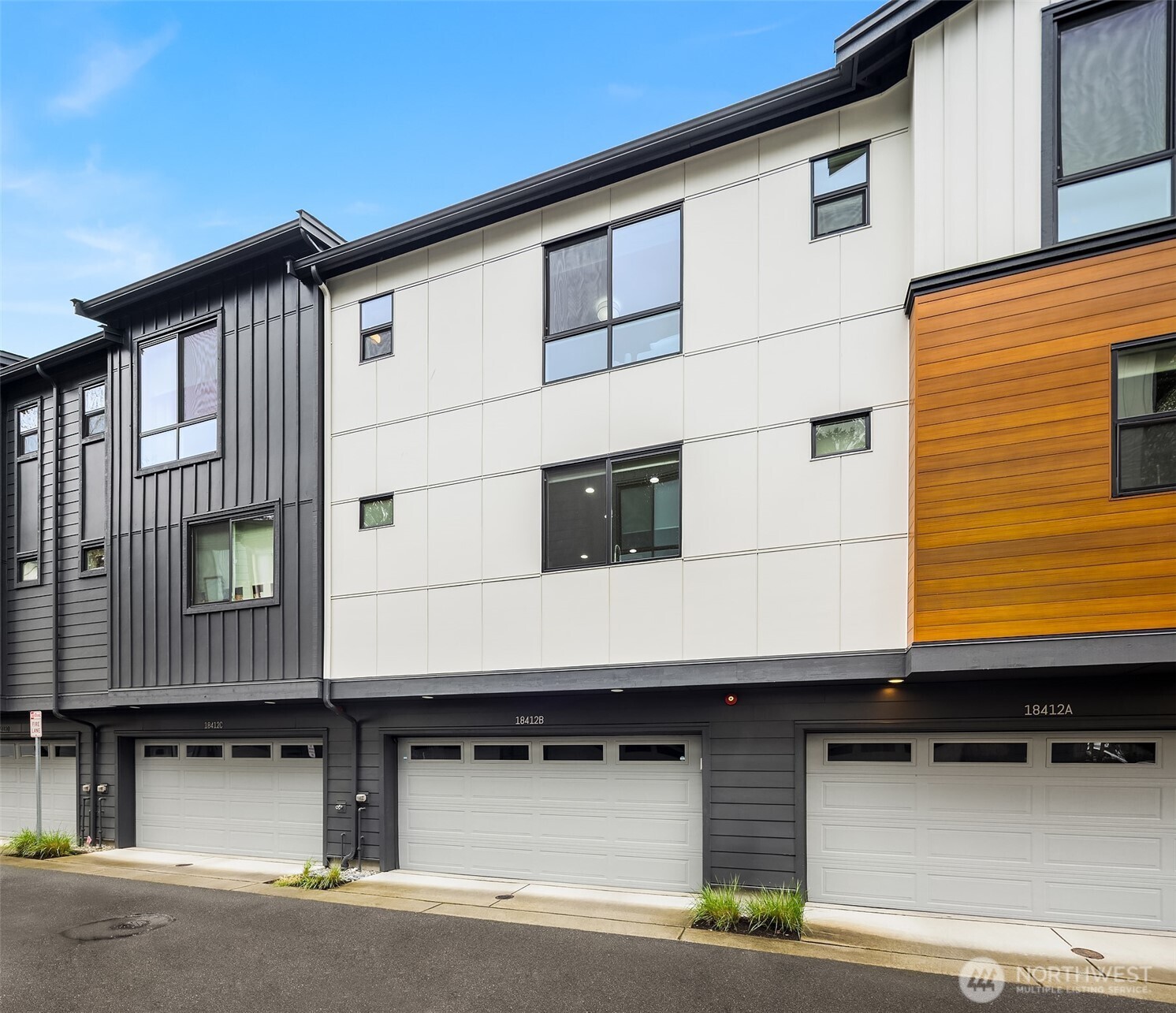 18412 96th Drive Northeast, Unit B Bothell, WA 98011 - Photo 3 of 30