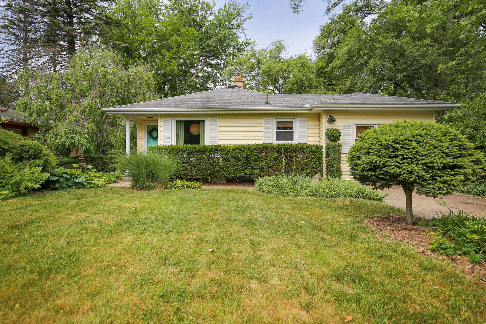 5 Normandy Place Champaign, IL 61821 - Photo 2 of 25 a view of a house with yard and a garden