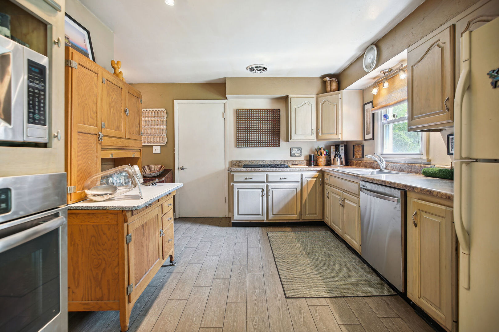 5 Normandy Place Champaign, IL 61821 - Photo 10 of 25 a kitchen with a sink window and stainless steel appliances