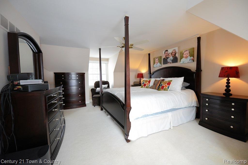 724 Stanford Circle Rochester, MI 48309 - Photo 16 of 50 Master Bedroom 1e.jpg