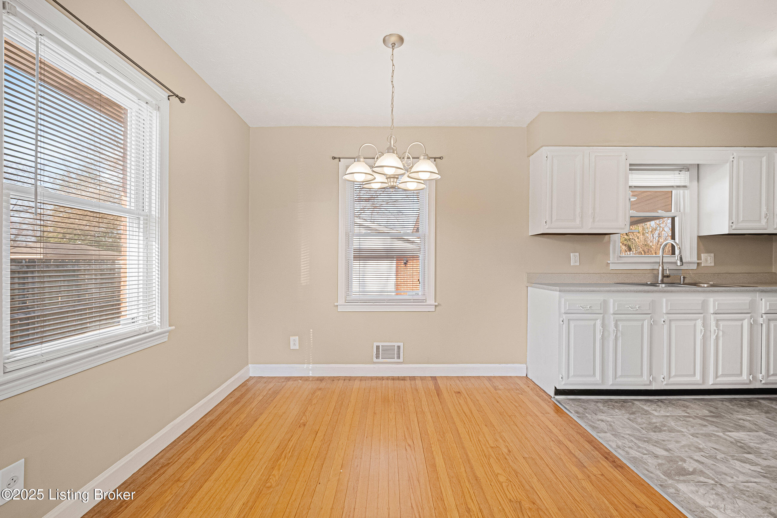 7810 Bluebonnet Road Louisville, KY 40258 - Photo 9 of 28 7810bluebonnet_019