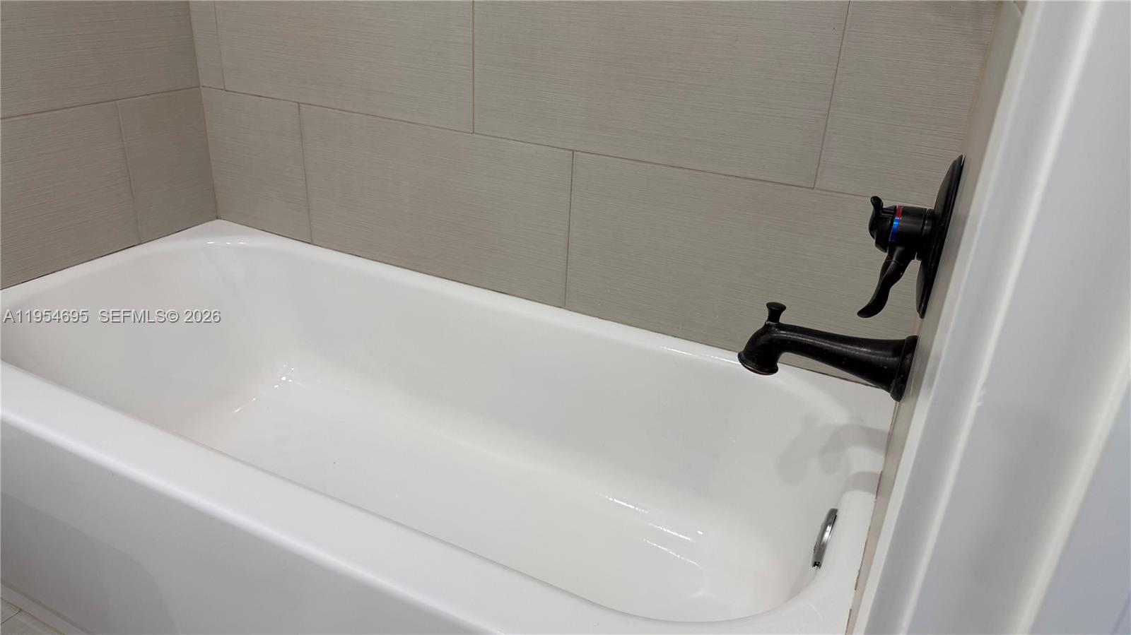 13671 Southwest 62nd Street, Unit 2011 Miami, FL 33183 - Photo 17 of 20 a bathroom with a bathtub